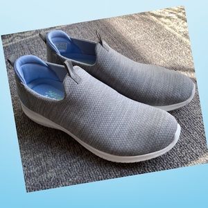 LN Skechers light Grey AirCooled Memory Foam Slip Ons Size 8